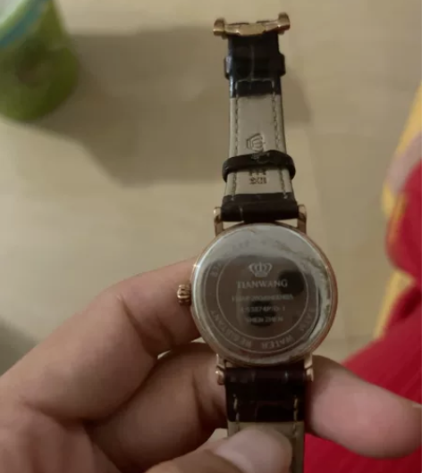 天王手表，很少带图一背面是有一块膜我没撕开...