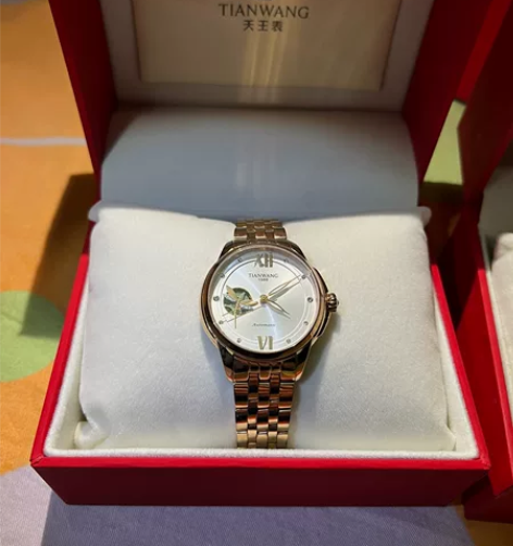 出手自用的1块天王女士手表，保修卡说明书齐...