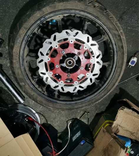 小忍者宝雕400  前轮一套 刹车片是30...