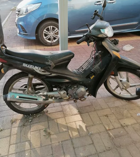铃木弯梁摩托车，机器好，前后胎全新！ 感兴...