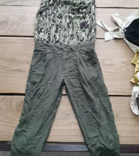 二手品牌吊带连体裤，50元包邮，不退不换！...
