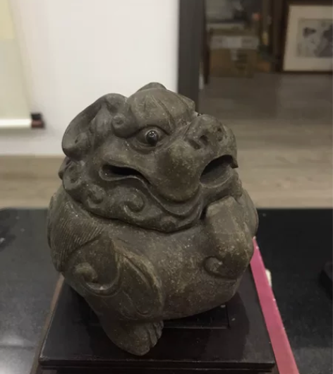 一件做工很好的紫砂瑞兽薰香炉。12x10....