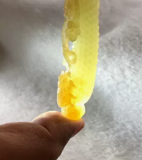 和田黄玉雕件黄口料玉雕一鸣惊人 感兴趣的话...