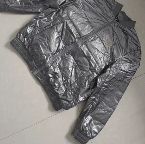 男士冬季羽绒服，200斤左右可以穿。上身好...