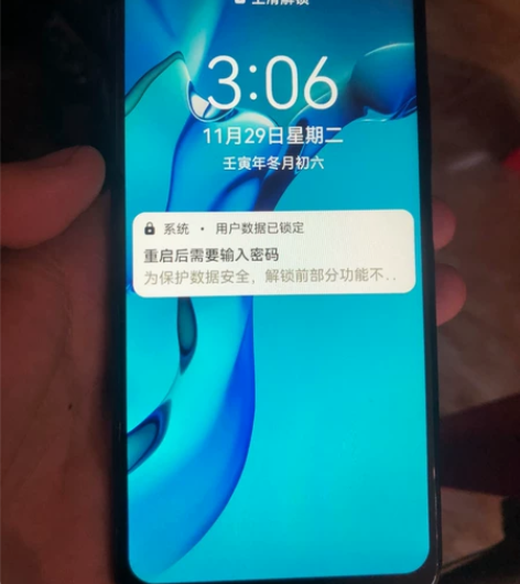 荣耀9x 464g后盖破碎摄像头没事 触控...