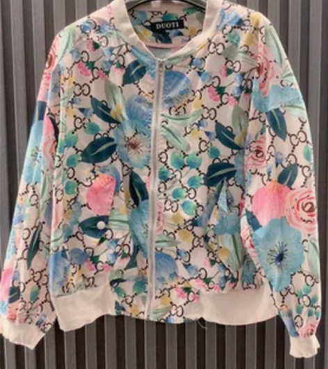 碎花防晒服，我最欢的一件衣服，可以春秋穿也...