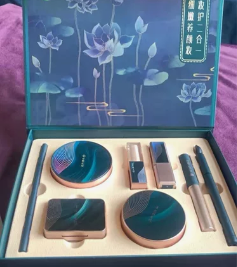 本人过生日，朋友送了2套花西子同款全新彩妆...