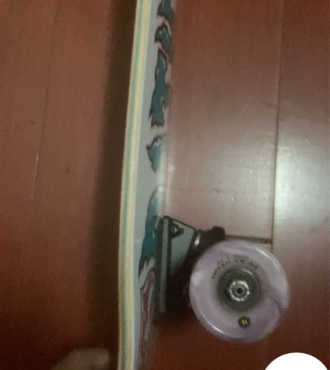 DBH滑板    就玩过一两个星期 使用时...