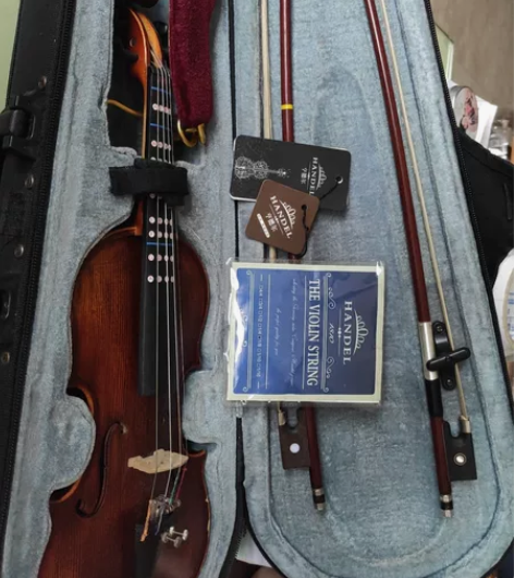 1/8儿童小提琴（送后配的肩垫及一支弓），...