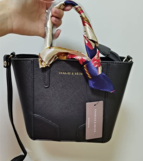 女士手提包小包包横胯包 全新，刻标那里有一...