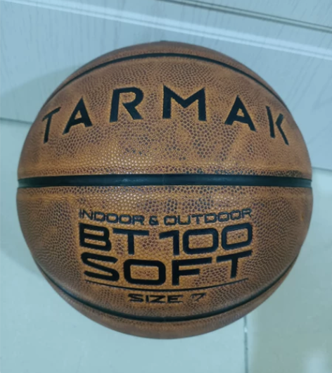 迪卡侬篮球，标准7号球。 感兴趣的话点“我...