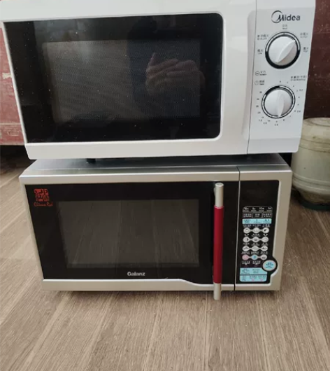 两台微波炉,一台美的,一台格兰仕。 感兴趣...