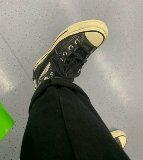 实体店买的匡威 自己也穿过一阵了 很舒服 ...