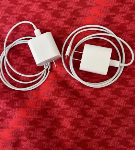 苹果手机20W快充线2套，闲置物品便宜出啦...