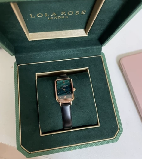 朋友送的LOLA ROSE 手表买的时候一...