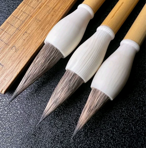 请看实拍图图出一批顶级紫毫鸡距笔，小楷皆可...