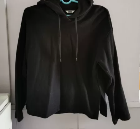 【9.5成新】优衣库黑色连帽加厚港风卫衣S...