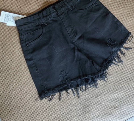 全新全新  黑色高腰破洞牛仔短裤 阔腿显瘦...