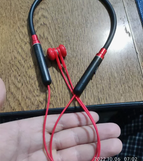 淘宝的蓝牙耳机  别小看，很好用，通话清晰...