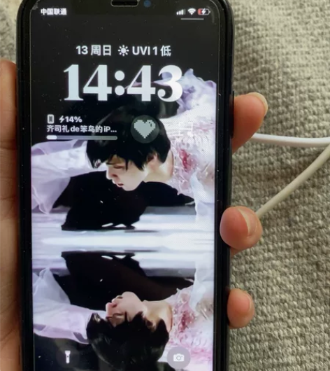 女儿自用iPhone x想换三星 换过屏有...
