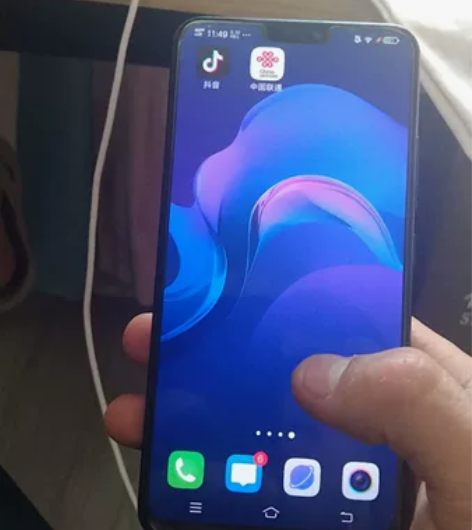 vivo x21a 6+128的 后面碎了...