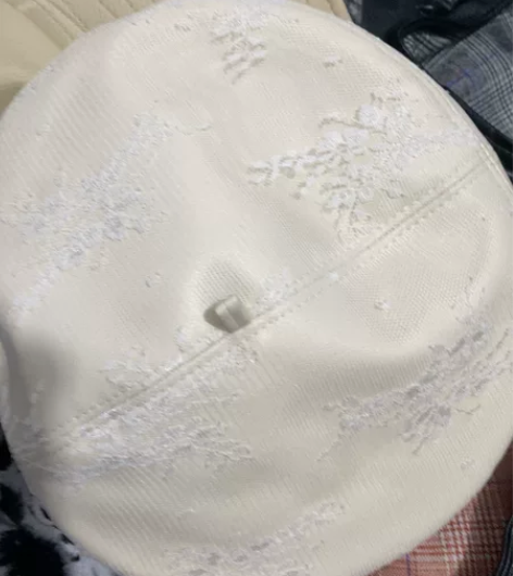 米白色蕾丝贝雷帽,全新一次没戴过,质量特别...