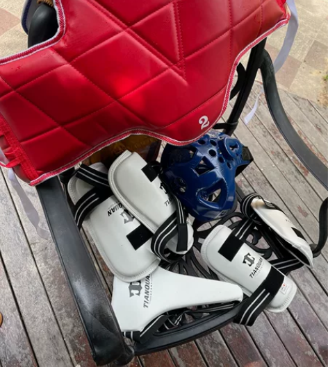 天拳体育  全新跆拳道护具一套，八件套2号...