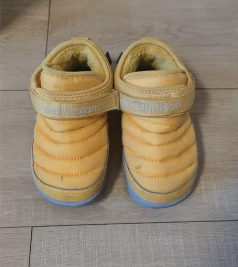 NB新百伦雪地靴,亮黄色,雪地里穿保暖又漂...