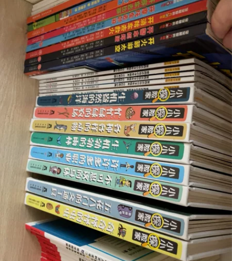 出男孩0-4岁绘本。主要是科普类交通类武器...