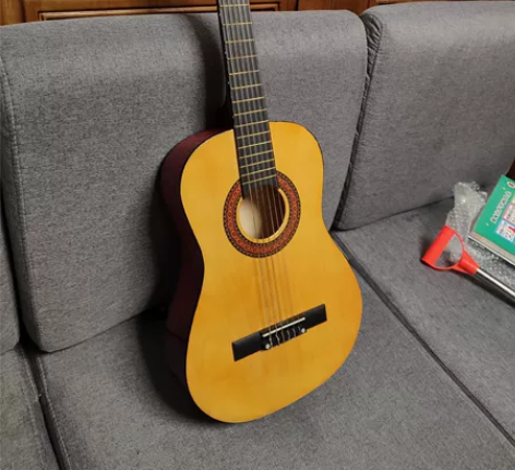 9成新吉他，200元包邮 感兴趣的话点“我...