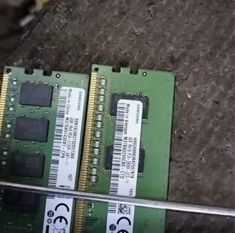 三星ddr4-4G内存,正常使用,还有一条...