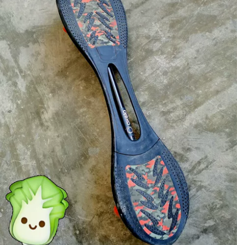 迪卡侬滑板蛇形板，孩子长大物品闲置，七八成...