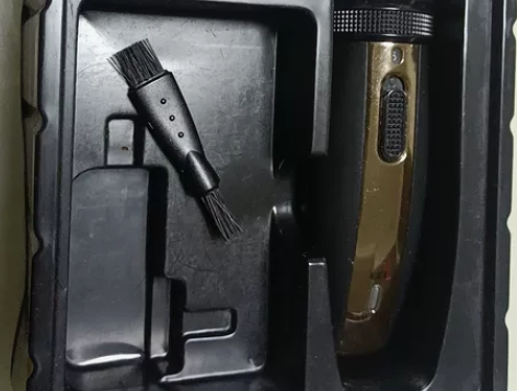 飞科电动理发器，带充电器，售出不退货，包邮...