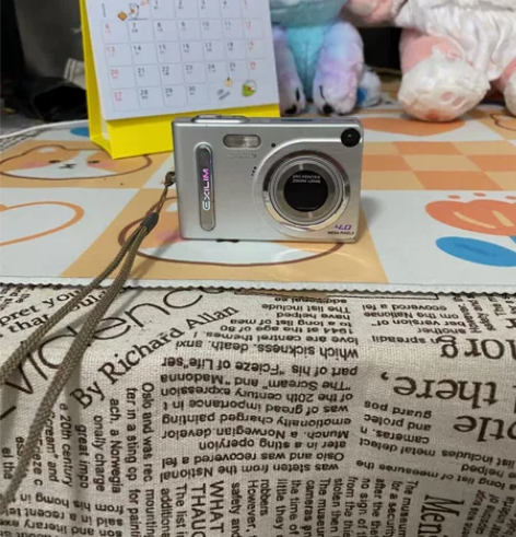 实价包邮卡西欧z4数码相机复古ccd 很轻...