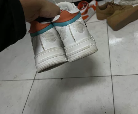 中国乔丹男鞋，穿了4次5次，有点脏  不刀...