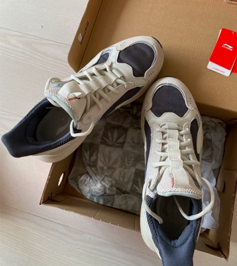 专柜购入李宁品牌运动鞋，38码，几乎全新，...