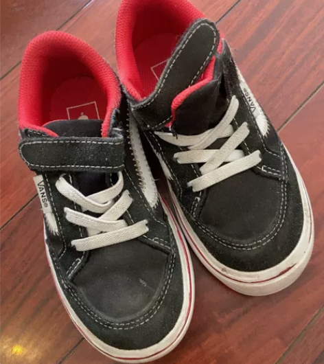 Vans 儿童帆布鞋，内长18，没洗，能穿...