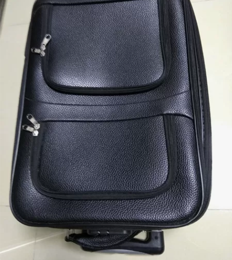 黑色拉杆箱高50厘米，宽38厘米，厚20厘...