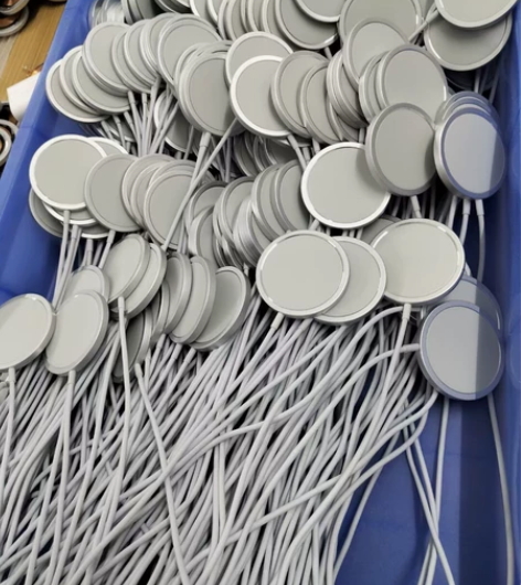 特价富士康magsaf无线充电器15w磁吸...