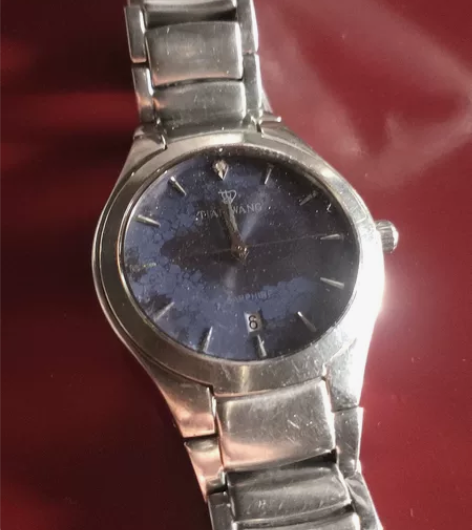 搬家收回来的天王手表有点受潮了，便宜出售懂...