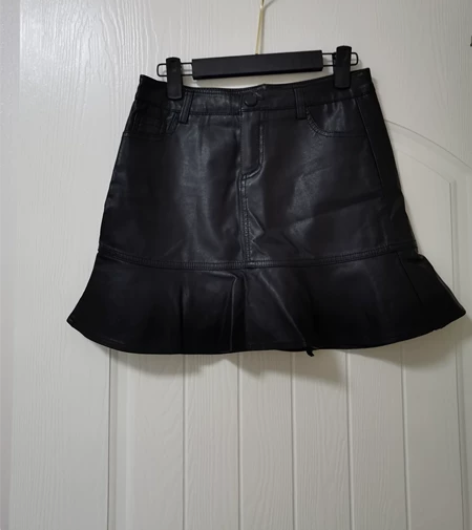 荷叶边pu皮短裙女秋装2021年新款修身包...