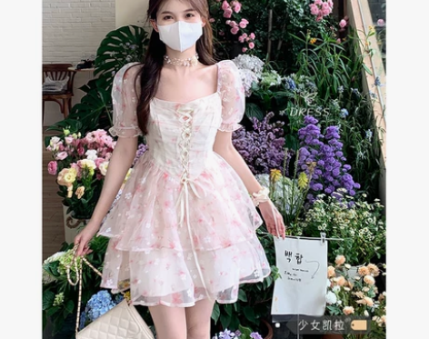 法式方领泡泡袖碎花连衣裙女夏季新款温柔风收...