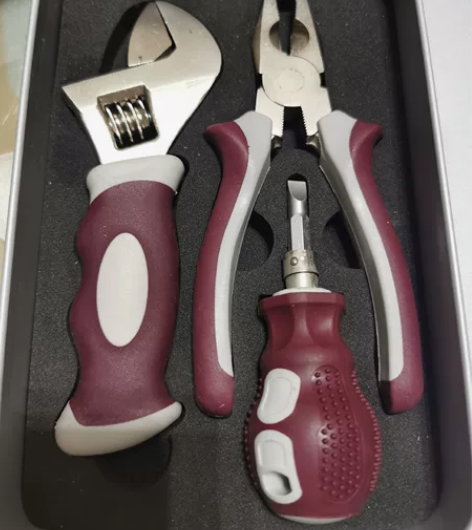 买家电,送的西门子工具箱三件套,质感很厚实...