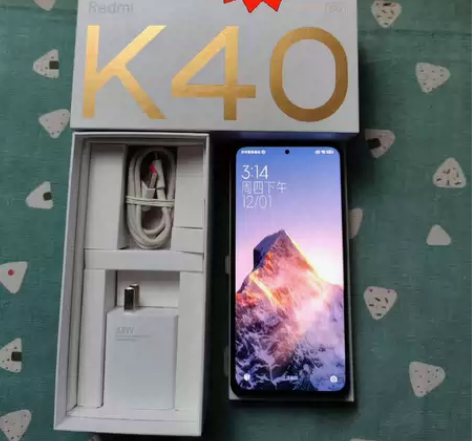 红米k40 8+128 幻境，还在保到明年...