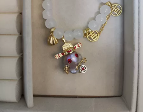 巴洛克阿飘手链，珠子较小，但是缀在手上很好...