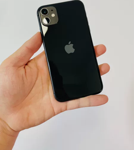 11黑128g国行 成色97新,一处小磕碰...