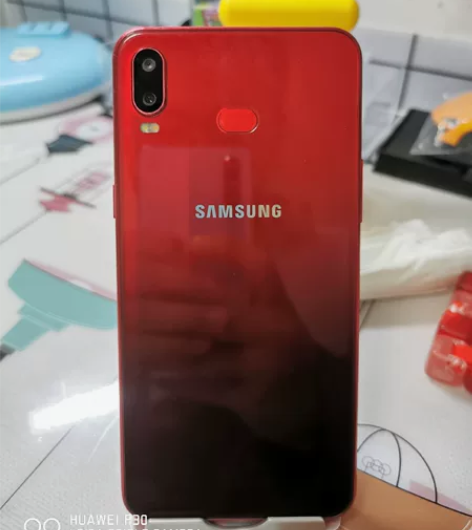 三星a6s，6+64，成色嘎嘎新，就充电口...