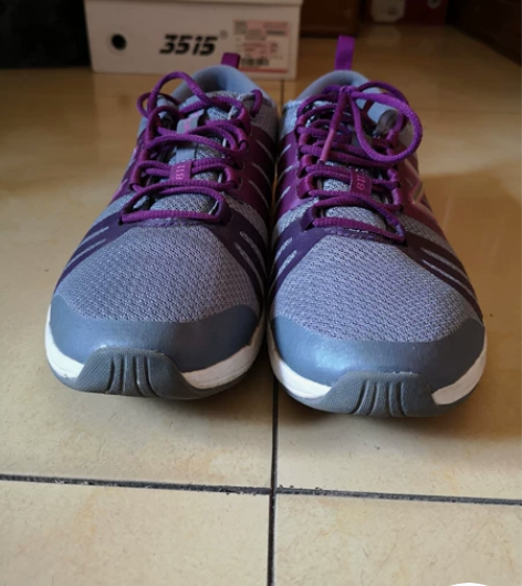 新百伦女士运动鞋。不是纽巴伦。看好了。37...