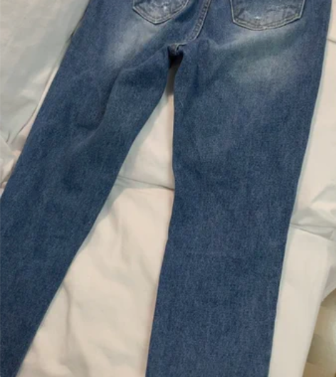 外贸剪标减龄显瘦破洞牛仔裤有磨白提臀效果裤...