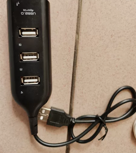 各种手机充电器，Type-C，普通USB，...